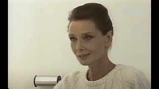 Audrey Hepburn interview in Dutch for Jongbloed amp Joosten [upl. by Ardnahsal684]