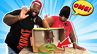 HILARIOUS WHATS IN THE BOX CHALLENGE with MOM [upl. by Remmus]