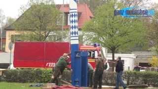 Maibaum aufstellen 2013 durch den Burschenverein Harlaching auf dem Laurinplatz am 30042013 [upl. by Imogen283]