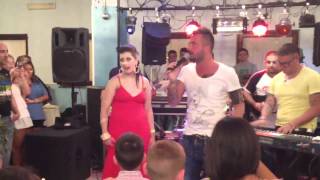 Alessio canta quotMa si vene staseraquot  LIVE [upl. by Inatirb]