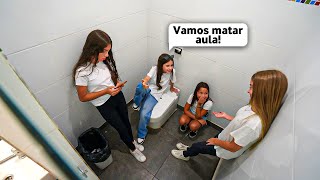 INVADI A ESCOLA DAS MENINAS PARA VER O QUE ELAS FAZEM ESCONDIDO [upl. by Drusus]