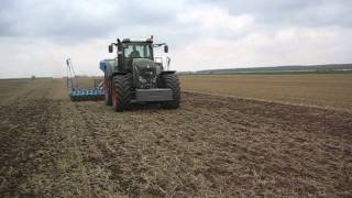 FENDT 933  Lemken Compact Disc Harrow Heliodor 8 and Pneumatic Seed Combination Soliair 9 [upl. by Eelibuj715]