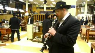 3 in 1 Shalom in 770  Moshiach Song  Daniel Plays Yechi [upl. by Ordnazil]