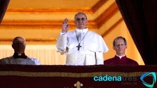 El papa Francisco se presenta ante los fieles en la Plaza de San Pedro [upl. by Etteluap927]