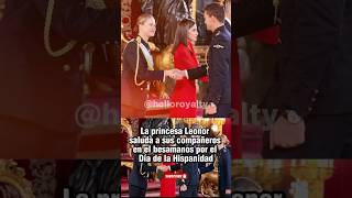 La princesa Leonor saluda a sus compañeros en el besamanos leonor princesaleonor españa [upl. by Eolande]