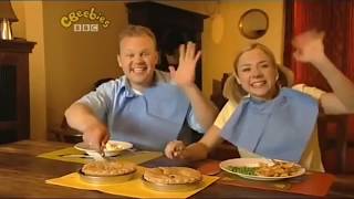 Higgledy House Justin and Sarah not realizing they are using the same pie tin to mix the ingredient [upl. by Leis]