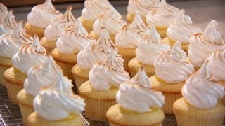 How to Make Super Soft and Moist Chinese Bakery Meringue Chiffon Cupcakes 杯子蛋糕食譜 [upl. by Wilhelm441]