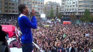 STROMAE au dancemob de Bruxelles en mode quotHousellelujahquot [upl. by Nhguav]