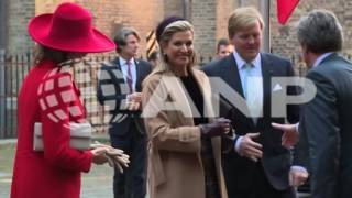 Koning en koninginnen arriveren op Binnenhof [upl. by Merta]