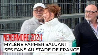 Mylène Farmer saluant ses fans au Stade de France 27 Septembre [upl. by Gnuj]