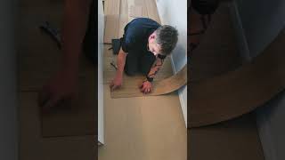 How to do a double scribe 2 walls 1 tile Getting that perfect fit👌 flooringstallation flooring [upl. by Thorrlow]