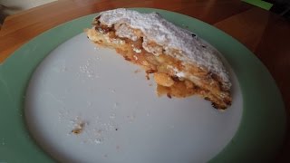 Strudel di mele  Ricette di Laura [upl. by Ennaitsirhc47]