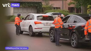 Gsmen achter het stuur mag niet politie haalt overtreders uit het verkeer [upl. by Yellah]