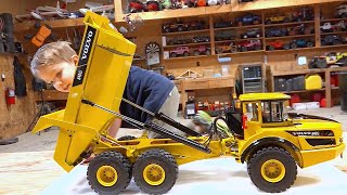 Father amp Son UNBOX a NEW VOLVO A40G Articulating Dump  Rock Truck 2019  RC ADVENTURES [upl. by Luas797]