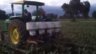 fertilizadora con tractor 2755 [upl. by Ycnalc62]