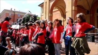 Piccolo Coro REsistente del Pratello  Bologna 25 aprile 2016 [upl. by Turnheim931]