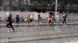 Freiburg Marathon 2019 im Regen vor der Universitätsbibliothek Platz der alten Synagoge [upl. by Anna]