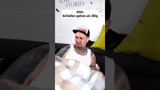 Schlaflosigkeit ab 30ig😂 Beineuch auch🤷🏻‍♂️ age schlaf lustig shorts [upl. by Lemhaj151]