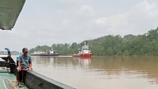 TUG BOAT TAREK KAPAL MINYAK BESAR Di SUNGAI SIAK [upl. by Varney]