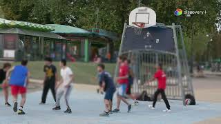 Gli agenti in abiti civili detti quotocchiquot arrestano dei pusher al Parco del Valentino a Torino [upl. by Ellenet]