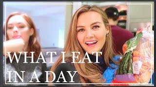 16 What I Eat In A Day With Friends  Niomi Smart [upl. by Seerdi]