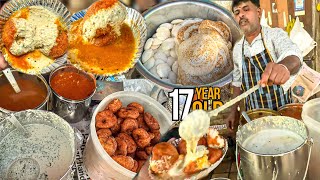 दादर मधील १७ वर्ष जुने इडली वाले अण्णा  Highest selling Idli amp Meduvada in Dadar IndianStreetfood [upl. by Patton]