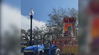 Rex arrives to City Park for Floats in the Oaks [upl. by Cantlon479]