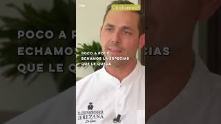 ¿Cómo se cocinan los auténticos chicharrones 🐖 ahoraonunca RTVECocina shortsrtve [upl. by Hahsia]