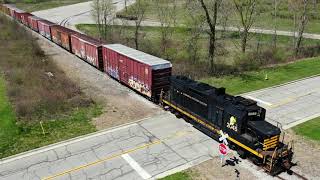 Elkhart amp Western 2045 NDampW Tomato Paste Express weathered boxcar roof Ex Maumee amp Western Railroad [upl. by Saleme]