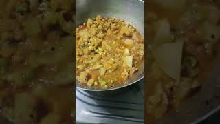 Batata vatana Ani gobhi mix bhaji food marathi recipe [upl. by Kiah]