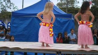 premier spectacle danse tahitienne des filles [upl. by Ran701]