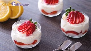 TIRAMISÙ SENZA UOVA ALLE FRAGOLE  Ricetta in 1 minuto [upl. by Recnal]