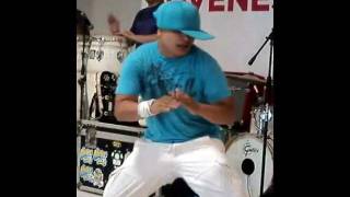 La Fievre Looka Ricky Lopez Bailando [upl. by Darrej]