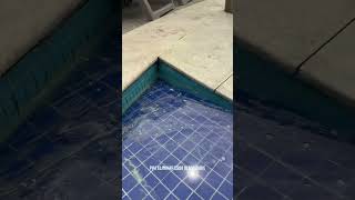 Como tirar o óleo do bronzeador da piscina [upl. by Nywg]