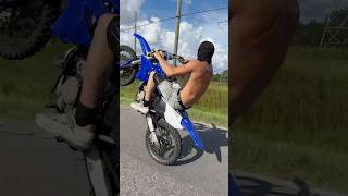 🔵⚪️💨🔥 yzfamily yz125 wheelie [upl. by Nylsoj821]