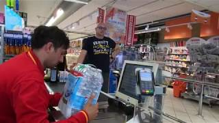 Candid Conad  Persone oltre le candid  CASSIERE [upl. by Thgiwed724]