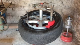 Démonte pneu manuel Manual tire changer Vidéo 3 [upl. by Phiona318]