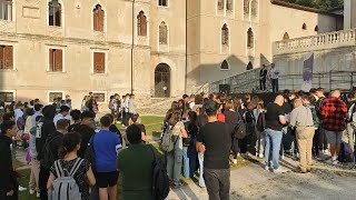 Giovani studenti alla scoperta della città a Feltre la seconda quotGiornata dellaccoglienzaquot [upl. by Lednar877]