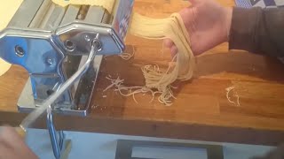 Zelf eenvoudig heerlijke pasta maken met een pastamachine  Tagliatelle spaghetti lasagna ravioli [upl. by Evangelina]