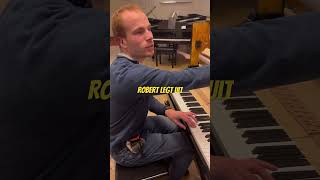 Onze stemmer huttenrobert legt uit waarom een toon 3 snaren heeft piano bolpianos PeaceLovePiano [upl. by Pillihpnhoj469]