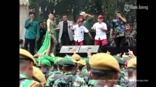 VIDEO Tentara Joget Bersama Didi Kempot di Acara HUT ke 71 TNI di Makodam Diponegoro [upl. by Heilner]