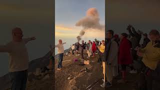 Cima de volcán Acatenango en Guatemala montanas hiking senderismo guatemala travel [upl. by Hoban]