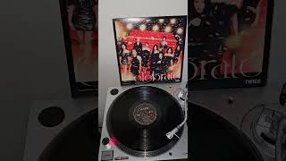 Así suena celebrate de twicejapanofficial en vinyl unboxing TWICE [upl. by Bailar]