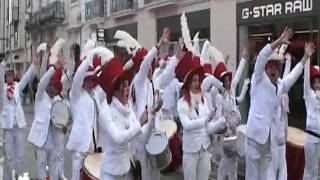 Percussions Bresiliennes  Alegria de Tours  Decembre 2009  Rue de Bordeaux  Batucada [upl. by Inahpets]