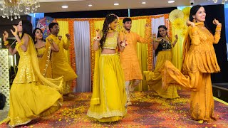 Haldi Dance Performance by Bride amp Brides Family  Le Gayi  Rock N Roll Soniyo  Kabira  2022 [upl. by Leach]