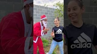 Cuando una niña trae tilos artificiales a Santa Claus 🎅🧨💥🤣 shorts navidad comedy [upl. by Hoashis244]