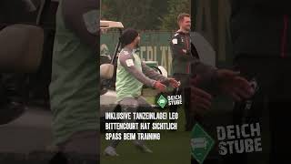 Spaß im Training des SV Werder Bremen Leo Bittencourt siegt beim Fußballtennis und tanzt Shorts [upl. by Francyne]