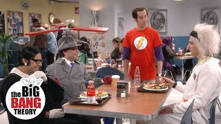 Howards Sheldon Costume  The Big Bang Theory [upl. by Enuahs]