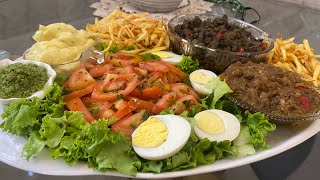 Foie sauté sauce oignons crudités frites [upl. by Odraboel]