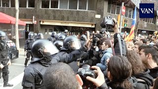 Un miembro de los Mossos dEsquadra se enfrenta a sus compañeros [upl. by Anerb]